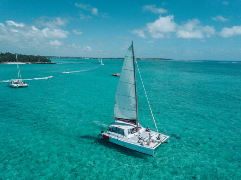 East Cruise - Full Day Catamaran Ile Aux Cerfs