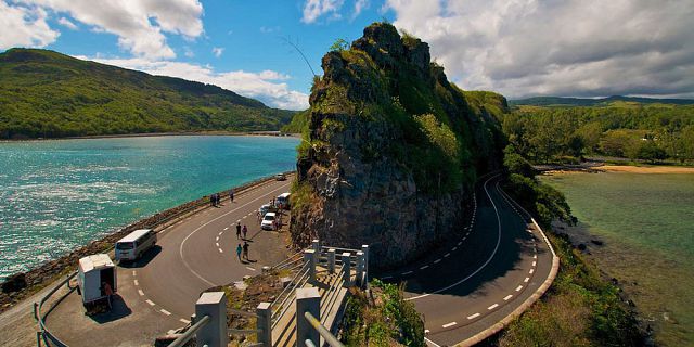 Helicopter Tour - Discover the Spectacular Underwater Waterfall from the South-West